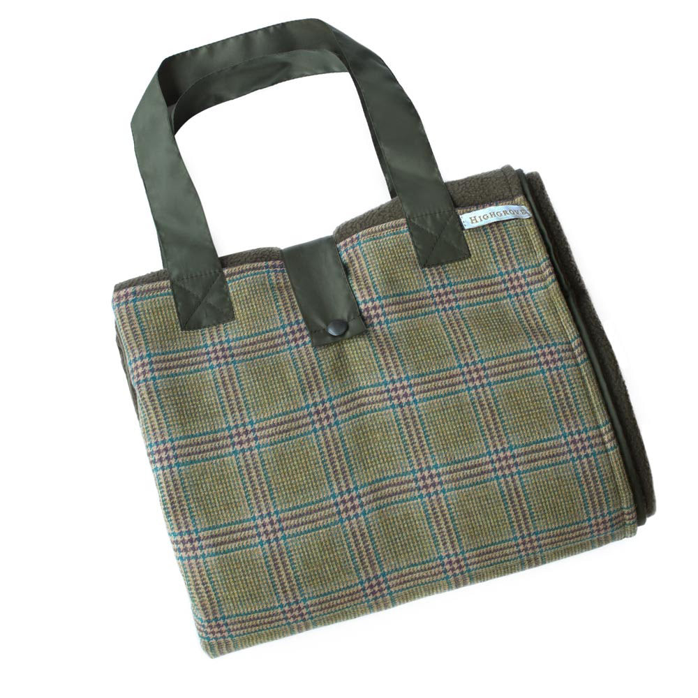 Prince of Wales Check picnic rug with green handle on a white background